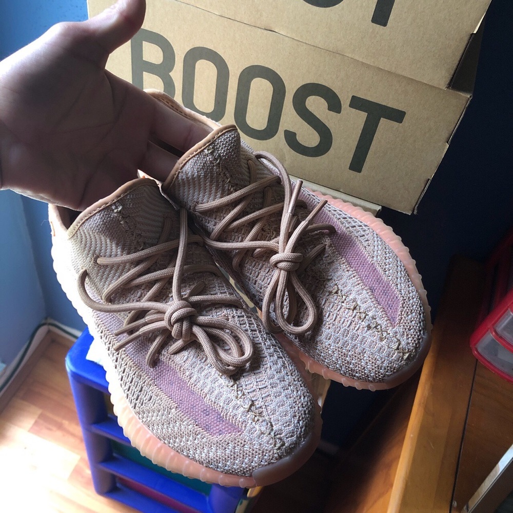 Yeezy 350 v2 ‘Clays’. Size 9.